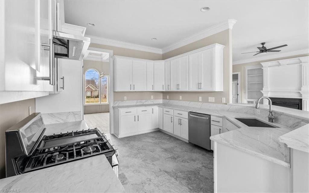 5124 Mockingbird - Gourmet Kitchen